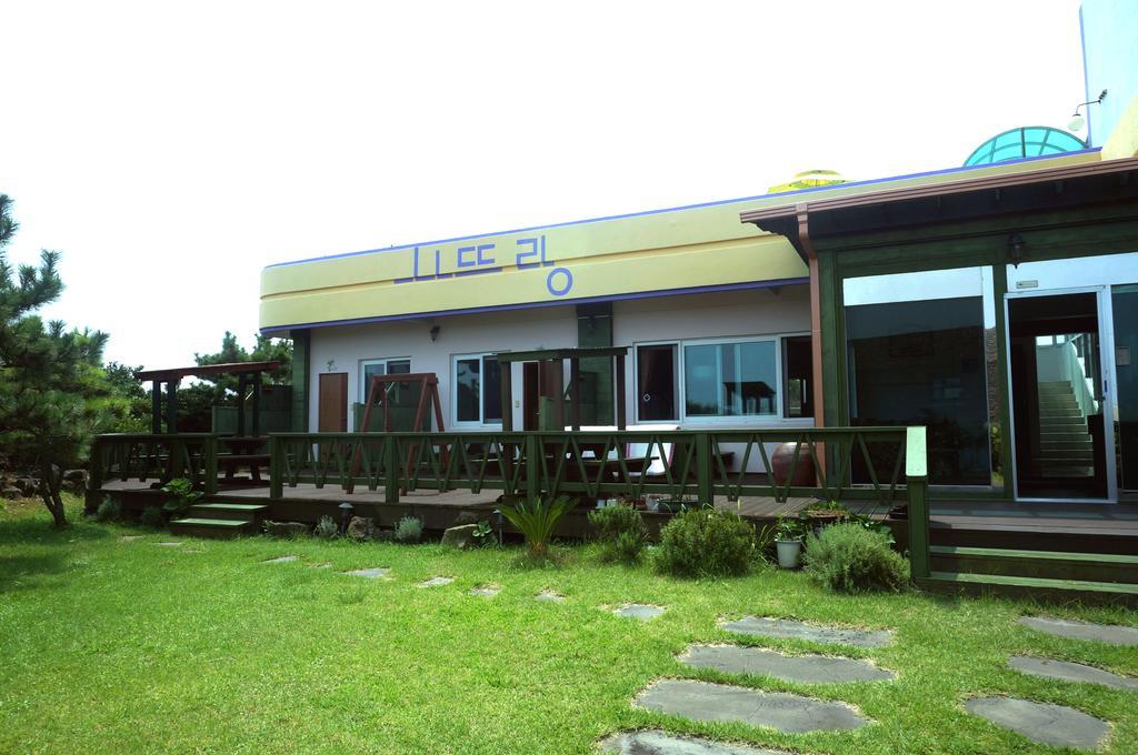 Nattrang Pension Jeju Bagian luar foto